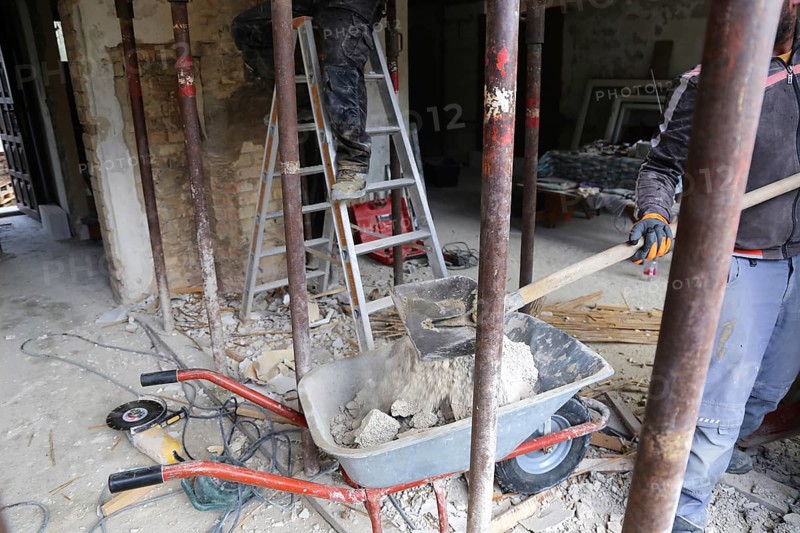 Renovation of old buildings, gutting, core renovation