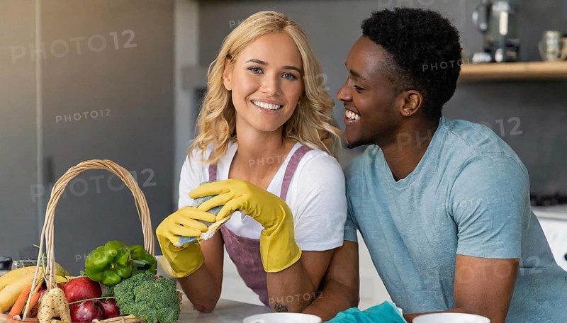 AI generated, woman, woman, man, men, 30, 35, blonde, blond, blonde, kitchen, sink, kitchen table, dishes, washing up, washing up, plates, cups, glasses, dishcloth, gloves, cleaning, water, polishing cloth, polishing, clean, cleanliness, housewife, mother, family, two people, an African