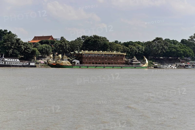 River boat on the Irrawaddy, Irrawaddy, Myanmar, Asia
