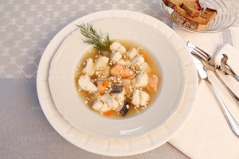 Swabian cuisine, Lake Constance fish pot, fish soup, healthy food, broth, fillet of pike, char, pikeperch, fish leftovers, fish pieces, herbs, dill, food plate, soup plate, fish cutlery, sliced bread in glass bowl, food, studio, fish dish, cooking, typical Swabian, Germany, Europe