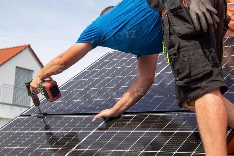 Installation of a photovoltaic system on a detached house