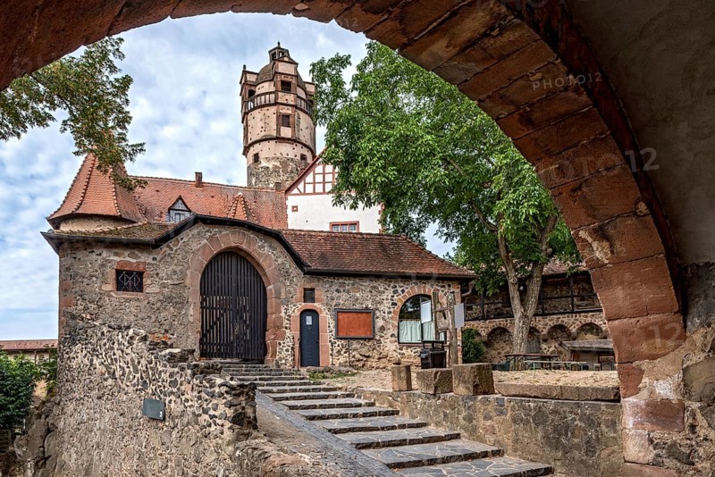1st and 2nd gatehouse, castle gate, entrance with ticket office to the museum, keep castle tower, Ronneburg Castle, medieval knight's castle, Ronneburg, Ronneburger Huegelland, Main-Kinzig-Kreis, Hesse, Germany, Europe