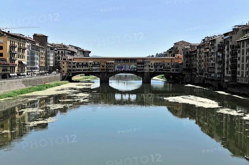 Ponte Vecchio, oldest bridge over the Arno, built around 1345, Florence, Tuscany, Italy, Europe