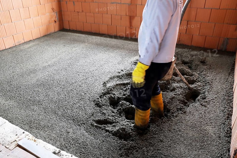 Flowing screed indoors