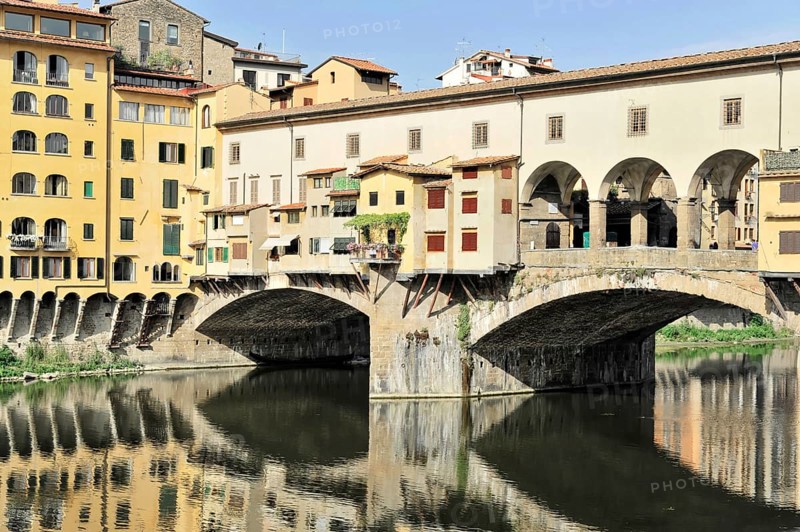 Ponte Vecchio, oldest bridge over the Arno, built around 1345, Florence, Tuscany, Italy, Europe