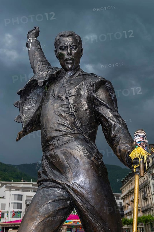Statue of Freddie Mercury, music, rock music, sculpture, artist, famous, musician, rock musician, Queen, legend, monument, singer, rock singer, star, music star, art, man, male, post, expression, pose, Lake Geneva, Montreux, Switzerland, Europe