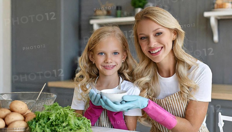 KI generated, woman, woman, 30, 35, blonde, blond, blonde, kitchen, sink, kitchen table, dishes, washing up, washing dishes, plates, cups, glasses, dishcloth, gloves, cleaning, water, polishing cloth, polishing, clean, cleanliness, housewife, mother, family, daughter, 8, 10, years