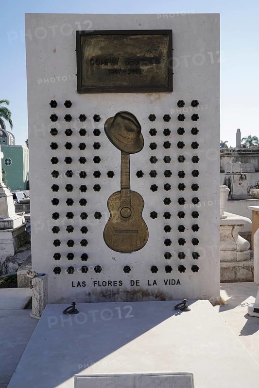 Graves, gravesites, Cementerio de Cristobal Colon, Christopher Columbus Cemetery, 56 ha cemetery, Havana, Cuba, Greater Antilles, Caribbean, Central America