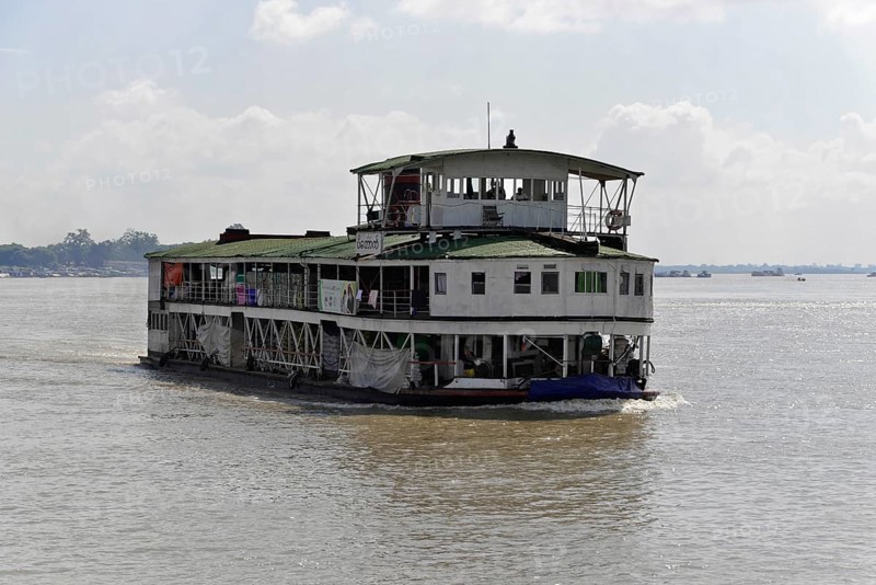 River boat on the Irrawaddy, Irrawaddy, Myanmar, Asia