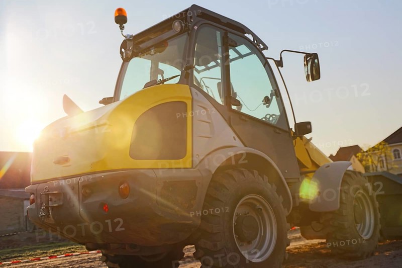Wheel loader at sunset, here in the Ringstrasse development area (Mutterstadt, Rhineland-Palatinate)