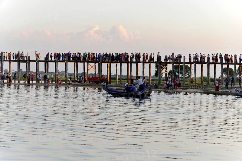 U Bein bridge over Taungthaman Lake, Amarapura, Mandalay, Myanmar (Burma), Asia