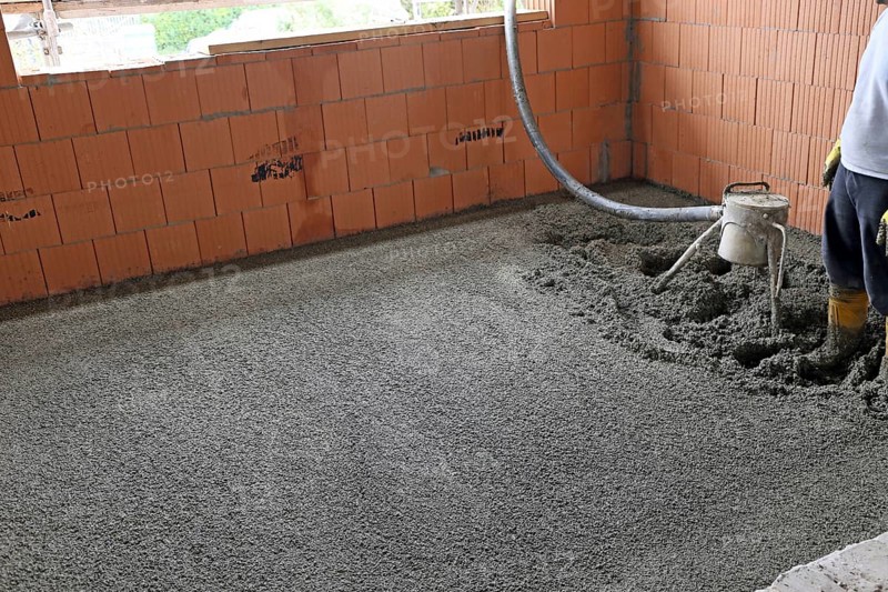 Flowing screed indoors