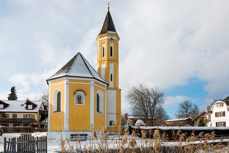 Snow-covered church in winter, St Alban's Church, Diessen, Lake Ammer, Fuenfseenland, Pfaffenwinkel, Upper Bavaria, Bavaria, Germany, Europe