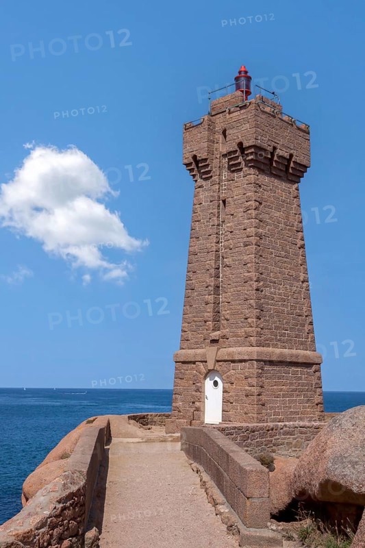 Phare de Ploumanac'h, officially: Phare de Mean Ruz, Cote de Granit Rose, Departement Cotes-d'Armor, Brittany, France, Europe