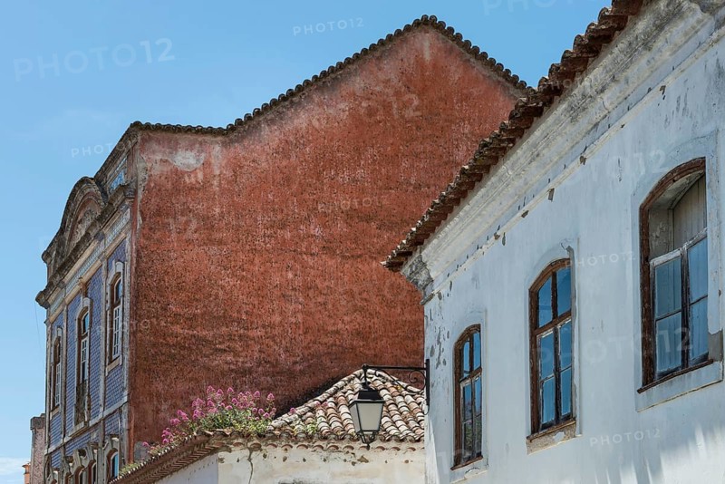 Flower-covered roof, lovely, idyllic, flowers, decoration, architecture, travel, holiday, dilapidated, old building, Mediterranean, village, rural, Southern Europe, Monchique, Algarve, Portugal, Europe