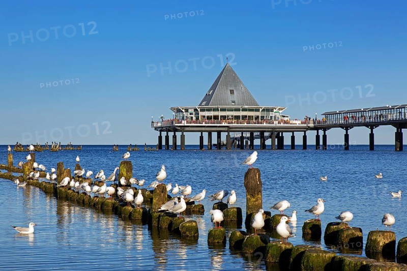 Heringsdorf Pier, Seebruecke Heringsdorf stretching out into the Baltic Sea on the island of Usedom, Mecklenburg-Vorpommern, Germany, Europe