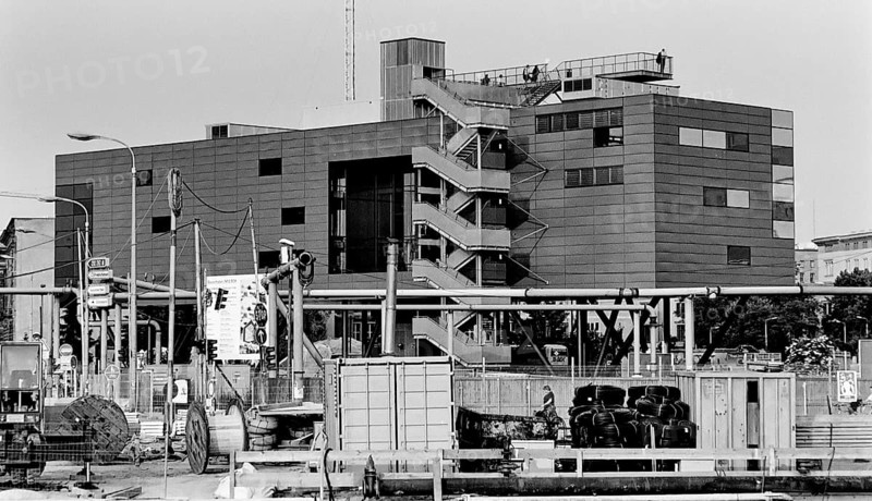 The info box with viewing platform, offering visitors a panoramic view of the Potsdamer Platz construction site, Berlin, Germany, Europe