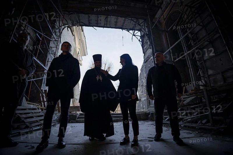 Annalena Baerbock (Alliance 90/The Greens), Federal Foreign Minister, takes part in a silent commemoration of the victims of the Russian invasion of Ukraine in the Ukrainian Orthodox Transfiguration Cathedral on Soborna Square in Odessa. Here together with priest Myroslaw Wdodowytsch. Odessa, 24.02.2024. Photographed on behalf of the Federal Foreign Office