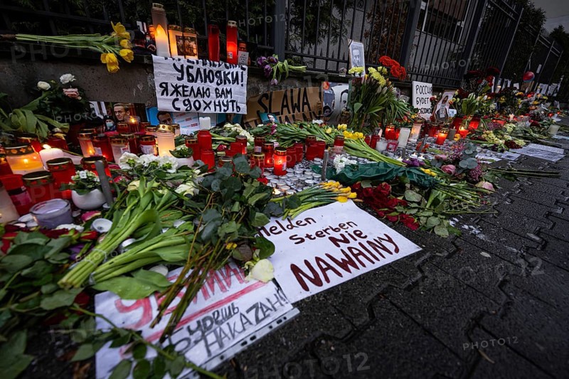 Photos, candles, grave lights and flowers for the Russian opposition leader Alexei Navalny, who died in an Arctic penal colony on 16 February 2024, have been placed on the fence of the closed Consulate General of the Russian Federation in Frankfurt am Main for days. Navalny was a Russian lawyer, anti-corruption activist, dissident and opposition politician. In 2020, he was the victim of a life-threatening poison attack. Politically persecuted and imprisoned from 2021, he was sentenced to many years in prison. He was considered an arch-enemy of Russian President Vladimir Putin, Consulate General of the Russian Federation, Frankfurt am Main, Hesse, Germany, Europe