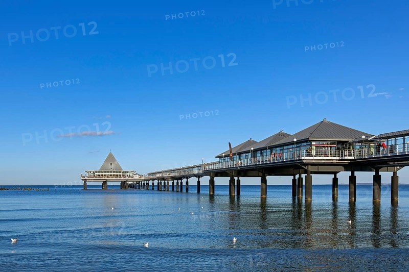 Heringsdorf Pier, Seebruecke Heringsdorf stretching out into the Baltic Sea on the island of Usedom, Mecklenburg-Vorpommern, Germany, Europe