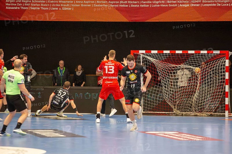 18.02.2024, 2nd HBL, German Handball League, matchday 21) : Game scene Eulen Ludwigshafen against TuS N-Luebbecke (final score 34:32) . Goal by Tom Skrobilien (52), TuS N-Luebbecke