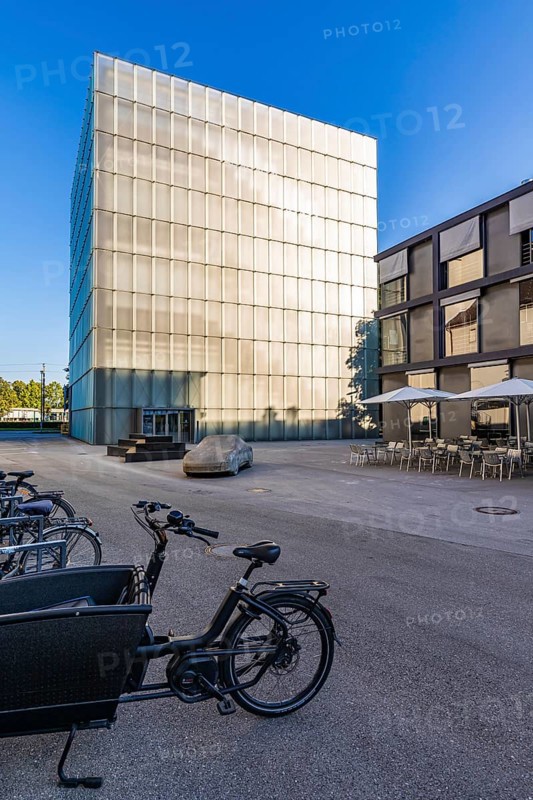 E-bike cargo bike in front of the Kunsthaus Bregenz, KUB, Art Museum, Bregenz, Lake Constance, Vorarlberg, Austria, Europe