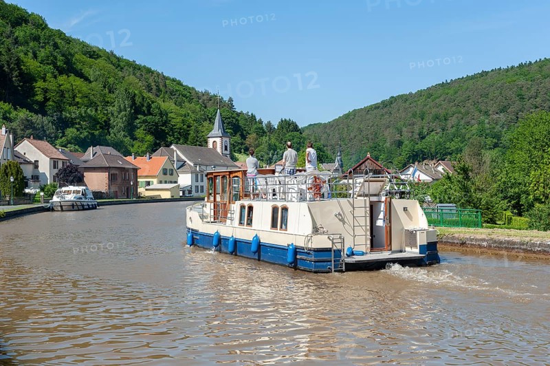 Houseboats on the Rhine-Marne Canal, Lutzelbourg, Lorraine, France, Alsace, Europe