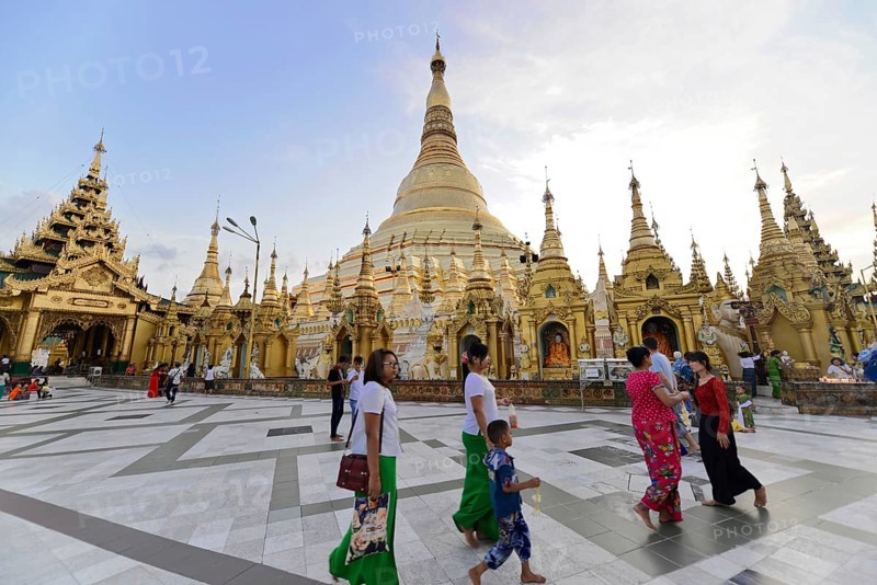 Pilgrims in the Shwedagon Pagoda, Yangon, Myanmar, Asia