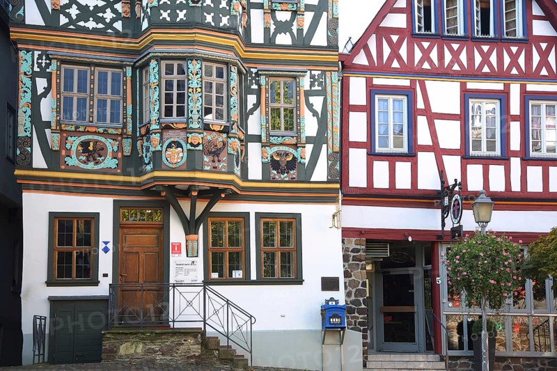 Entrance to the Killingerhaus with oriel and decorations, post letterbox, half-timbered house, arts and crafts, painting, Koenig-Adolf-Platz, Idstein, Taunus, Hesse, Germany, Europe