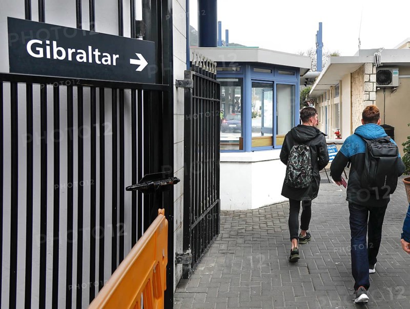 People on the way to the border crossing to Gibraltar, 14.02.2019