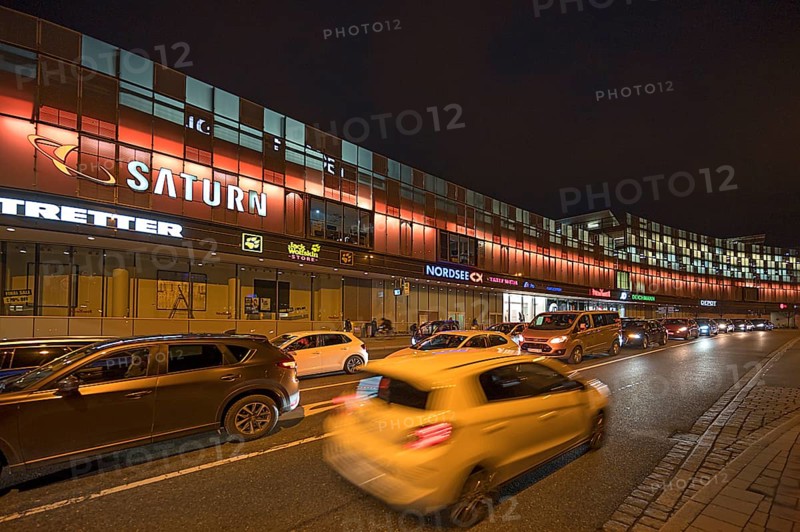 Arcaden shopping centre with evening rush hour traffic, Erlangen, Middle Franconia, Bavaria, Germany, Europe