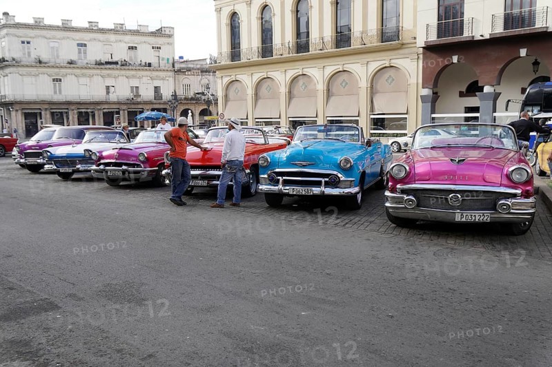 Open-top vintage cars from the 1950s in the centre of Havana, Centro Habana, Cuba, Central America
