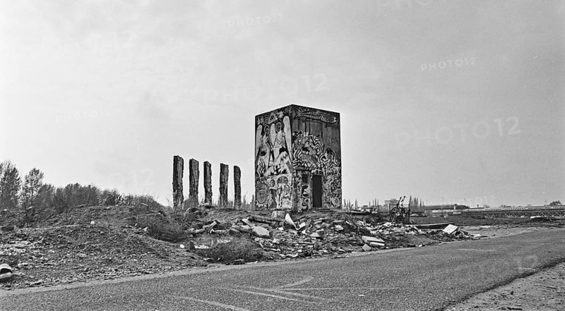 Ruins of a GDR watchtower after the fall of the Wall, near Lehrter Stadtbahnhof, Mitte district, Berlin, Germany, Europe
