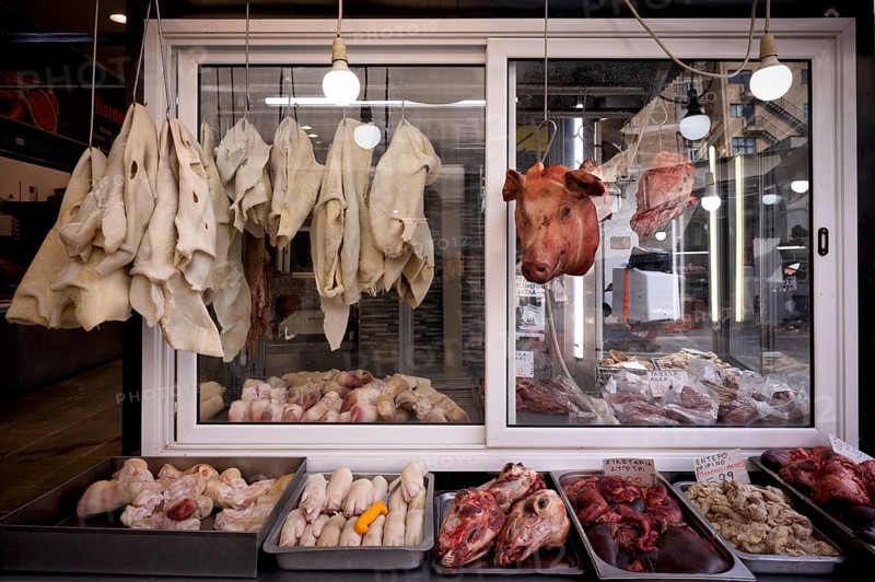 Display of fresh meat, butcher's shop, pig's head, sheep's head, offal, food, Kapani market, Vlali, Thessaloniki, Macedonia, Greece, Europe