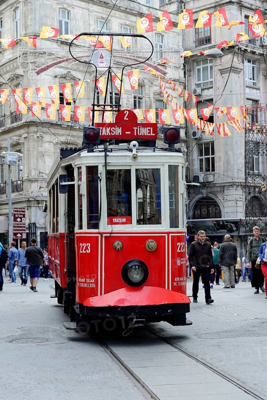 Historic tram Nostaljik Tramvay travelling through Istiklal Caddesi shopping street, Beyoglu, Istanbul, European part, Istanbul province, Turkey, Asia