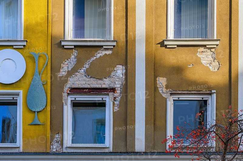 Facade with crumbling plaster, Kempten, Allgaeu, Bavaria, Germany, Europe