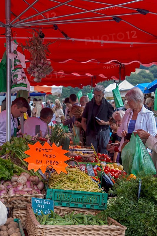 Weekly market in Treguier, Departement Cotes-d'Armor, Brittany, France, Europe