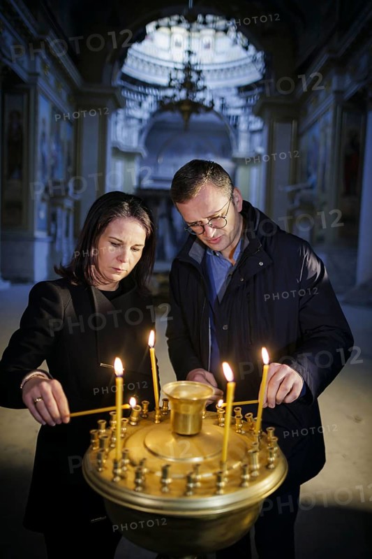 Annalena Baerbock (Alliance 90/The Greens), Federal Foreign Minister, and Dmytro Kuleba, Foreign Minister of Ukraine, take part in a silent commemoration of the victims of the Russian invasion of Ukraine in the Ukrainian Orthodox Transfiguration Cathedral on Soborna Square in Odessa. Odessa, 24.02.2024. Photographed on behalf of the Federal Foreign Office