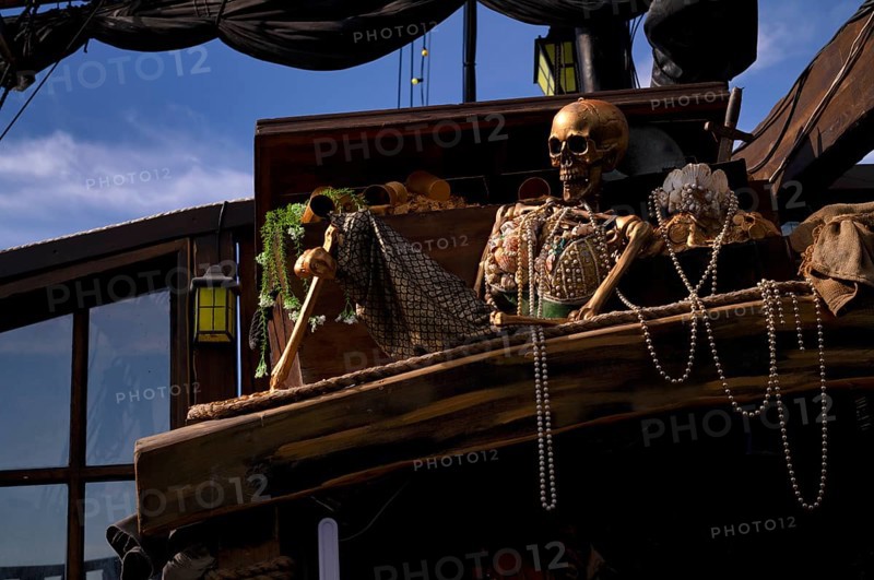 Skeleton, skeleton, pirate treasure, on tourist ship, excursion boat, pirate ship Arabella, Thessaloniki Pirates, Thessaloniki, Macedonia, Greece, Europe