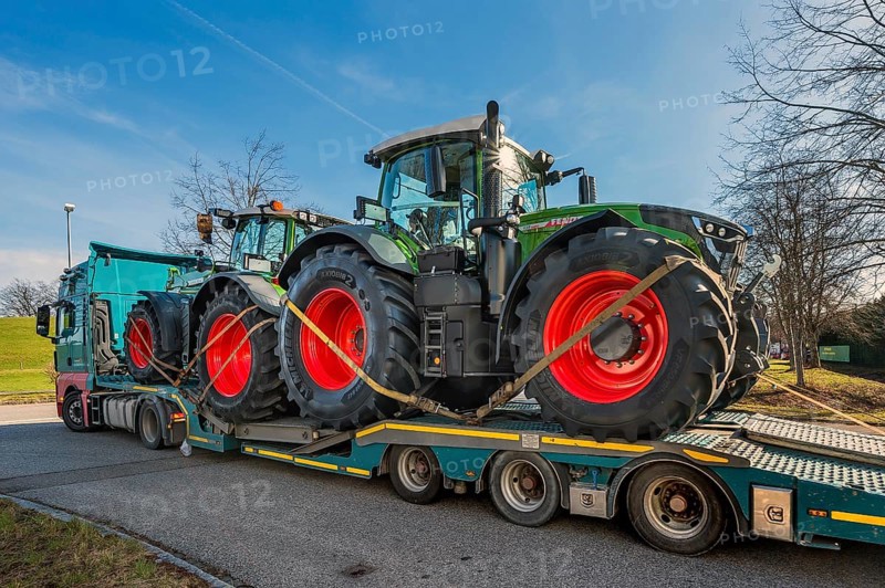 Low loader with two Fendt tractors, Kempten, Bavaria, Allgaeu, Germany, Europe