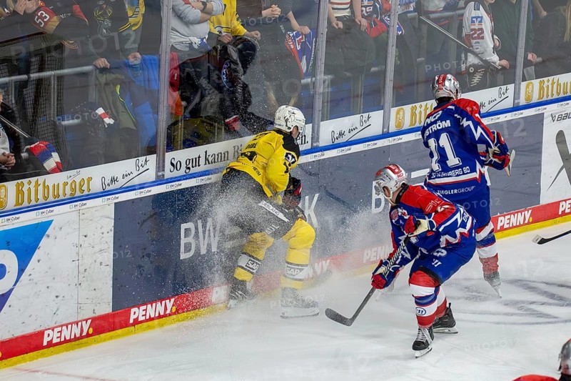 23.02.2024, DEL, German Ice Hockey League, Matchday 48) : Adler Mannheim (yellow jerseys) against Nuremberg Ice Tigers (blue jerseys), 3:2 after overtime