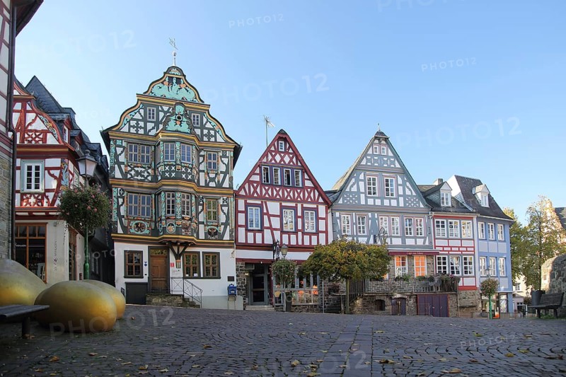 Half-timbered houses and Killingerhaus on Koenig-Adolf-Platz, Idstein, Taunus, Hesse, Germany, Europe