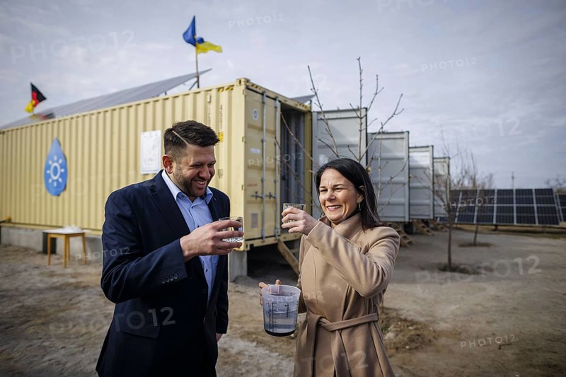 Annalena Baerbock (Alliance 90/The Greens), Federal Foreign Minister, visits a solar water desalination plant together with the Managing Director of Boreal Light GmbH, Ali Al Hakin. Mykolaiv Oblast, 25.02.2024. Photographed on behalf of the Federal Foreign Office