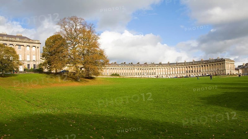 Autumn tree colours at The Royal Crescent, architect John Wood the Younger built between 1767 and 1774, Bath, Somerset, England, United Kingdom, Europe