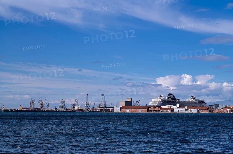Harbour, Old or Historic Harbour, cruise ship of the Celebrity Cruises X shipping line at anchor, Thessaloniki, Thermaic Gulf, Macedonia, Greece, Europe