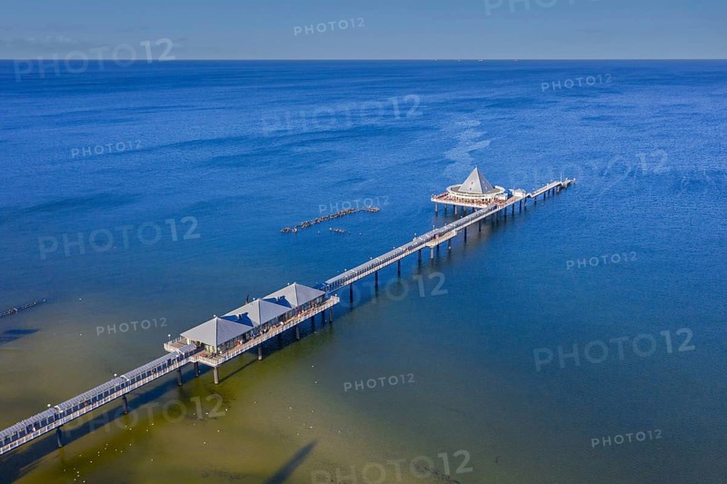 Heringsdorf Pier, Seebruecke Heringsdorf stretching out into the Baltic Sea on the island of Usedom, Mecklenburg-Vorpommern, Germany, Europe
