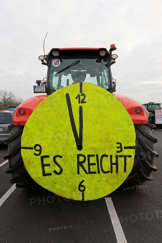 Five to twelve, That's enough, Sign with clock on a tractor, Farmer protests, Demonstration against the policies of the traffic light government, Abolition of agricultural diesel subsidies, Duesseldorf, North Rhine-Westphalia, Germany, Europe