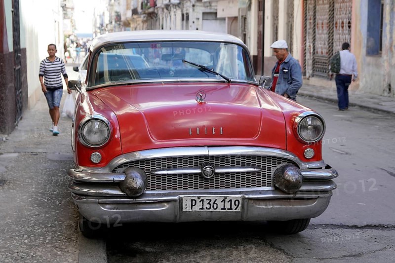 Vintage car from the 1950s in the centre of Havana, Centro Habana, Cuba, Central America