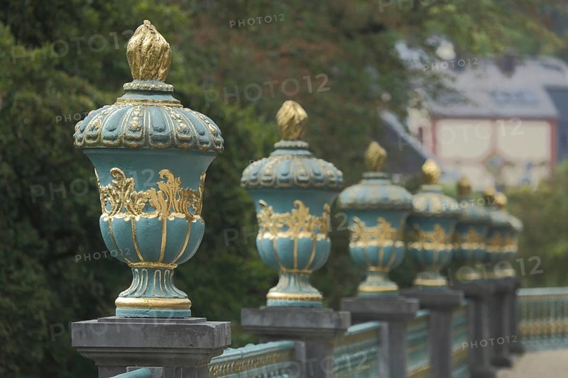 Balustrade with row of lidded vases, lidded vase, vase, balustrade, golden, depth of field, blur, castle garden, Weilburg, Taunus, Hesse, Germany, Europe