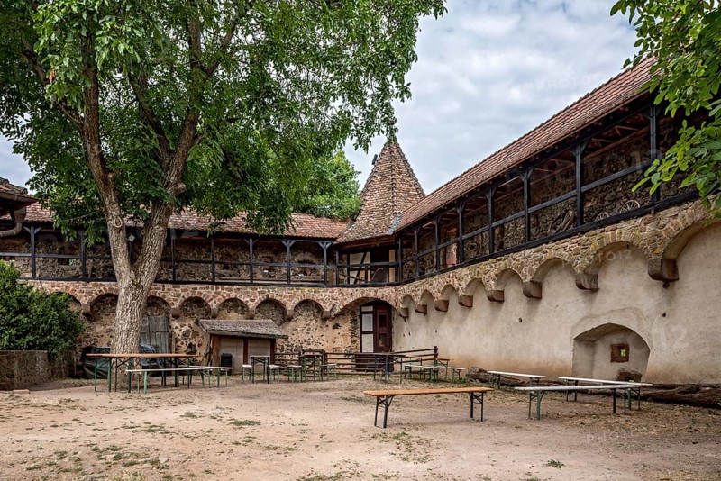 Fortifications, battlements with turrets on the outer bailey, Ronneburg Castle, medieval knight's castle, Ronneburg, Ronneburger Huegelland, Main-Kinzig district, Hesse, Germany, Europe